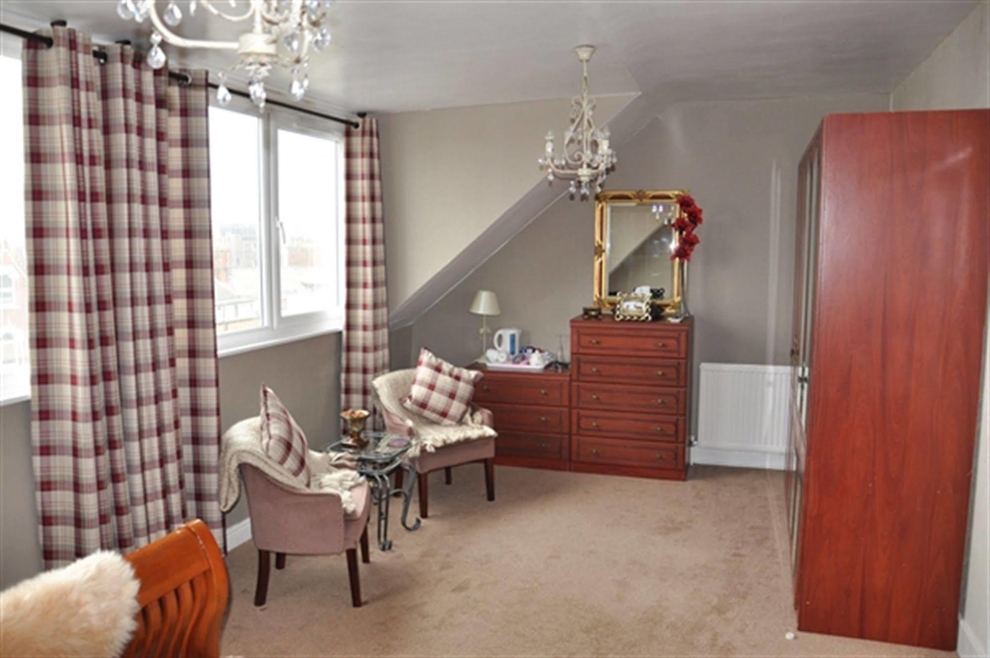 Bridlington Bay Guesthouse 4*
